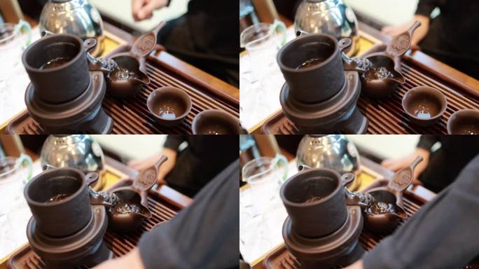 将茶水从茶壶倒入分茶器慢镜头