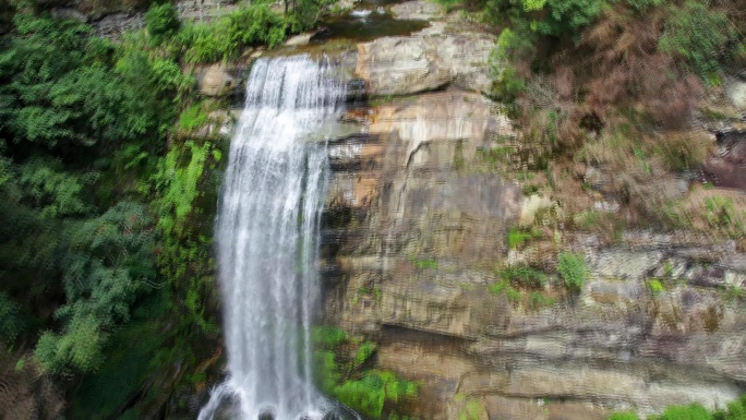 雷公山响水岩瀑布的神秘魅力