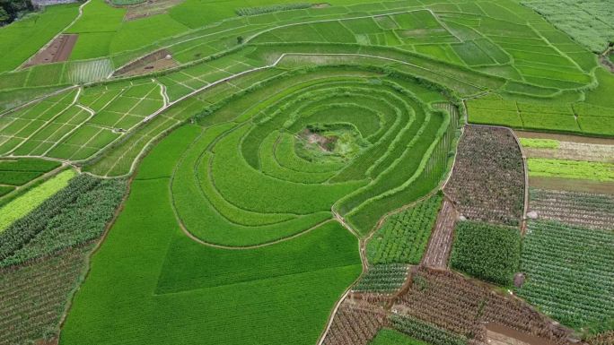 航拍贵州兴义万峰林纳灰村田园大地之眼风光