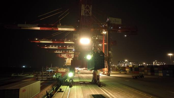 南沙港吊装工作夜景航拍