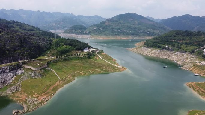 航拍贵州万峰湖城堡山水风光大气景色