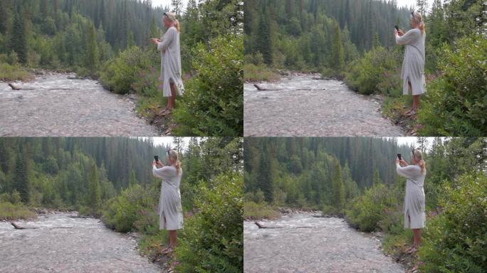 老妇人站在河岸上拍照