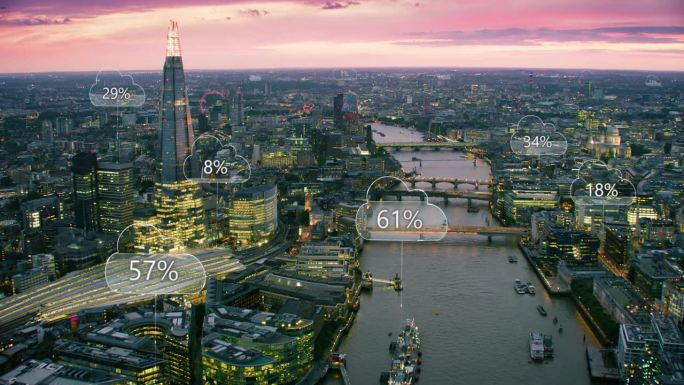 网络连接和带有百分比的云计算图标。技术理念、数据通信、人工智能、物联网。空中智慧城市。伦敦,英格兰。