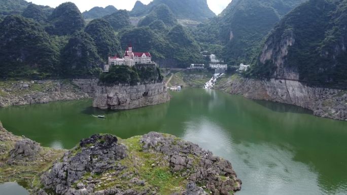 航拍贵州万峰湖城堡山水风光大气景色