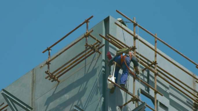 工厂建造 建设工人 吊车