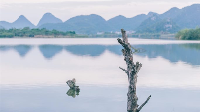 广西柳州千亩湖，湖面水波荡漾