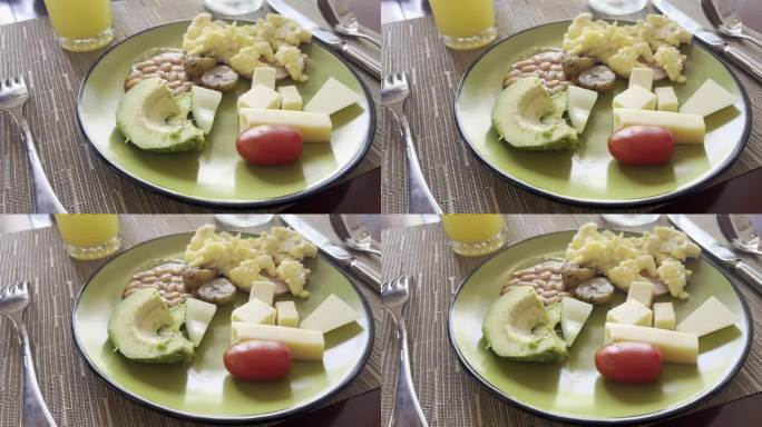 新鲜健康的早餐:营养丰富的客房早餐