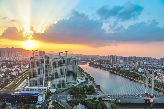 信阳延时丁达尔光下的浉河浉河延时日转夜