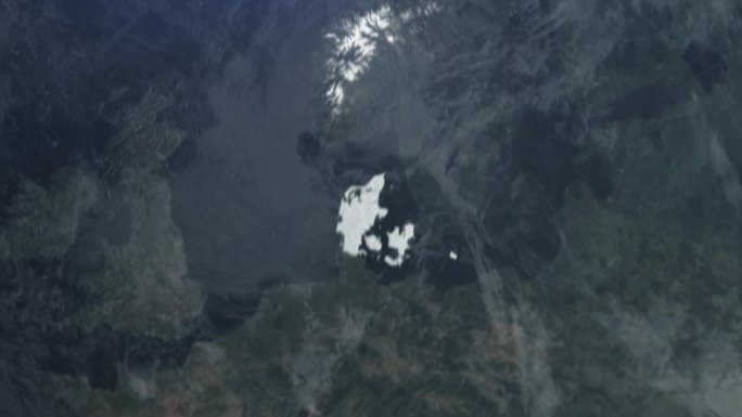 丹麦地图用白色边框突出显示。从太空开始，放大到丹麦。全球地球-平面逼真的3D渲染