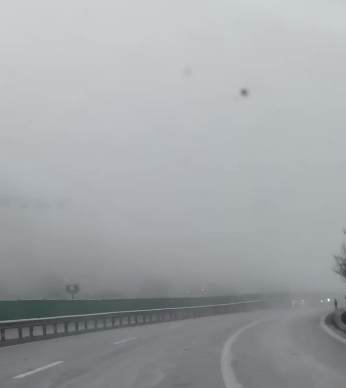 雨天大雾国道209山路驾车