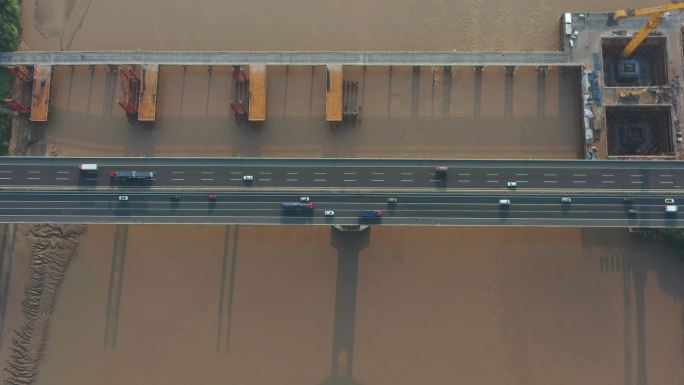 鸟瞰建设中的济南绕城高速黄河大桥