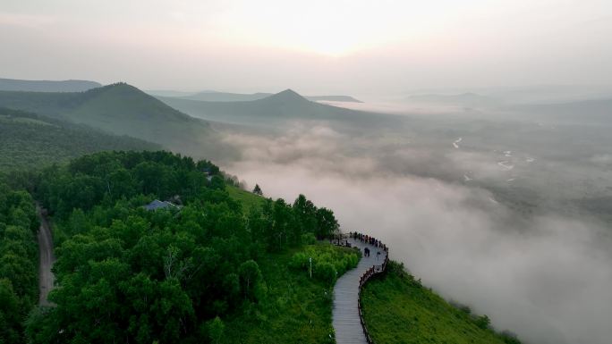 航拍夏季大兴安岭林海山谷云雾日出