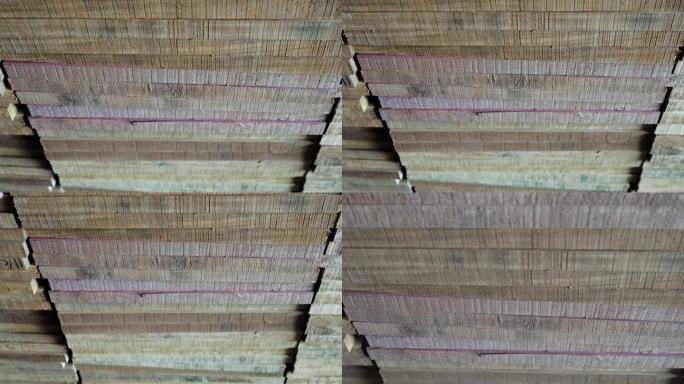堆放切割好的木材木板