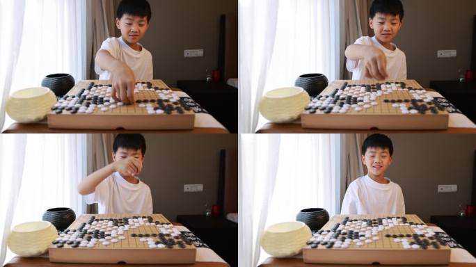 可爱的男孩在窗边下围棋实时