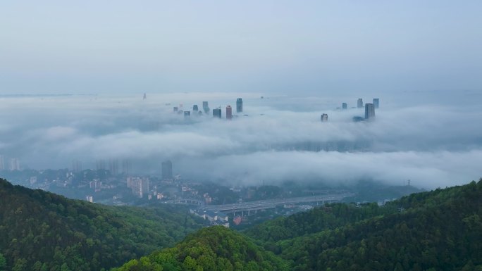 4K重庆航拍全景来福士平流雾