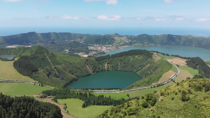 地狱观景台，葡萄牙，亚速尔群岛。Azul湖。航空摄影测量。4 k