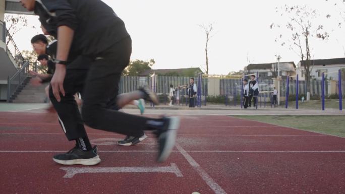 学生运动百米赛跑比赛跑道脚步跑步