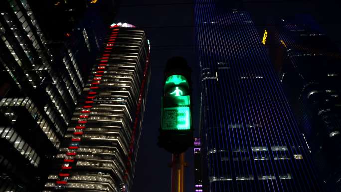 夜晚信号灯红绿灯