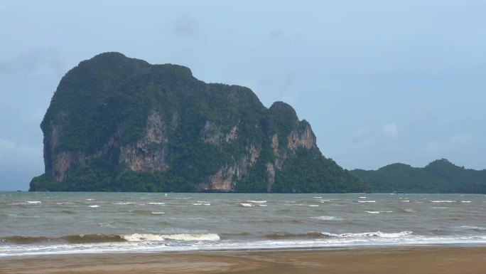 泰国南部风暴过后的海滩