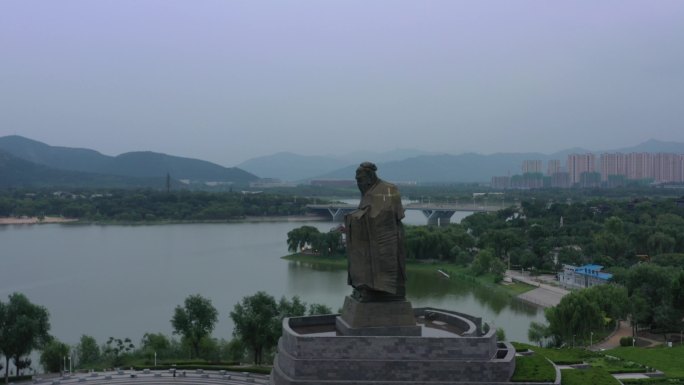 济南长清湖孔子雕塑