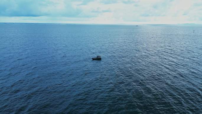 大海 船只 船舶 海面 天空