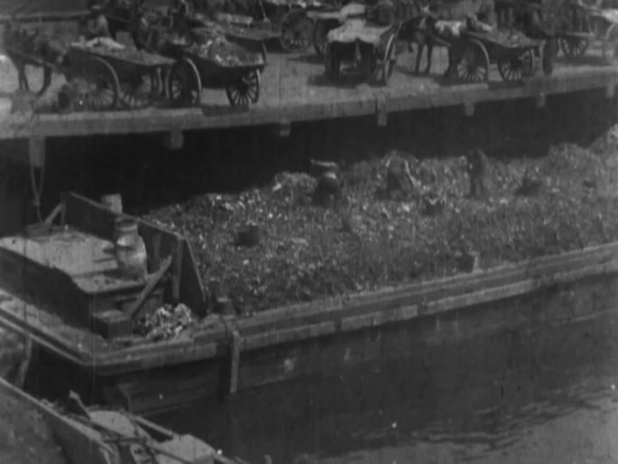上世纪初 纽约市垃圾倾倒码头