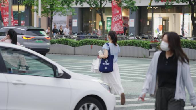 居民街道十字路口交通