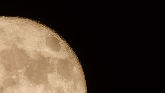 超级大月亮-满月月升-金色-右侧上字幕