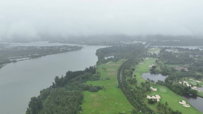 穿过云层航拍海南城市海岸线