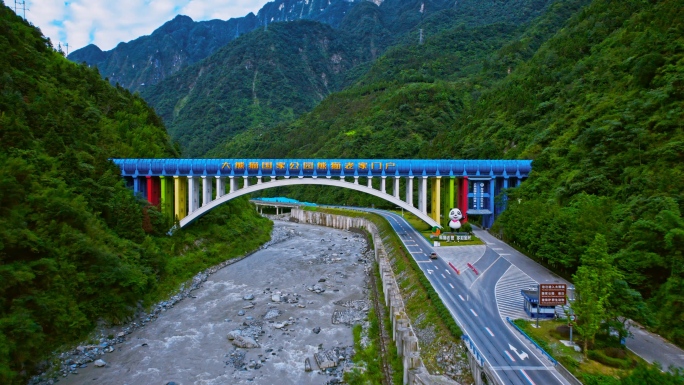 宝兴县崇山峻岭