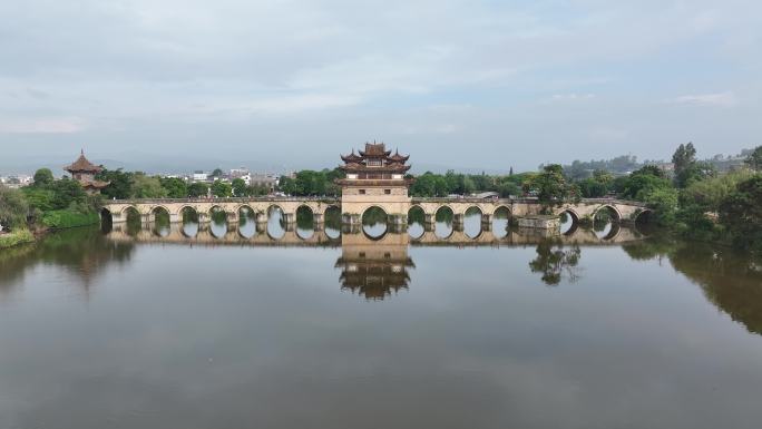 风平浪静下的云南建水双龙桥