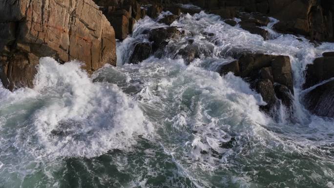 海浪 破碎  礁石  浪花