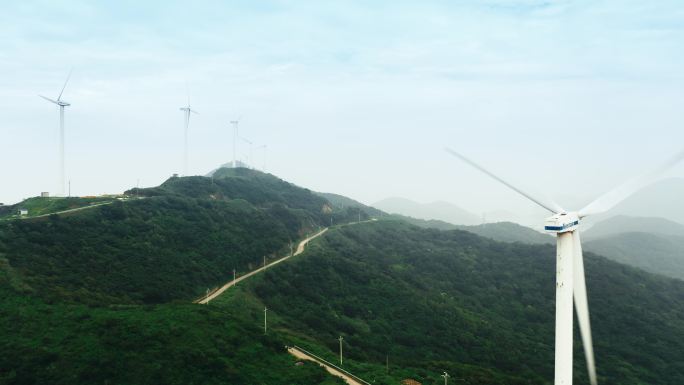 4K航拍岱山凉峙渔村山上的风力电机