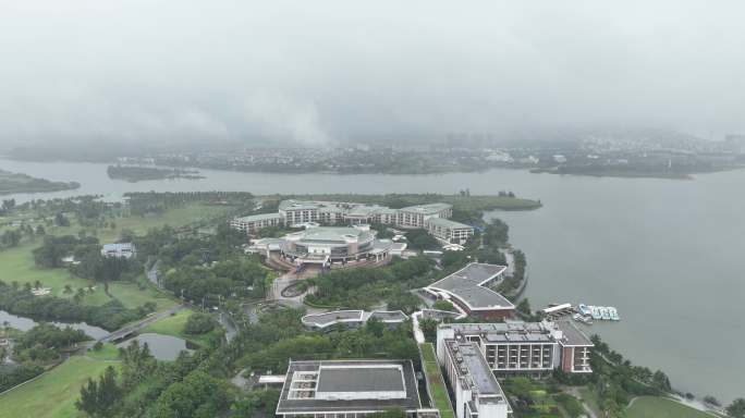 穿过云层航拍海南城市海岸线