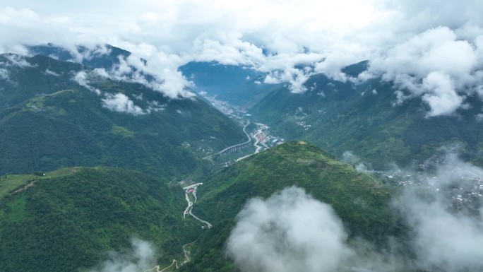 震撼大气大山峡谷自然风景云雾石棉县风光