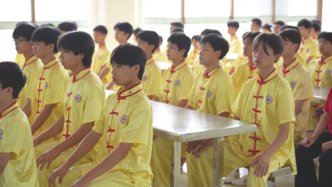 学生食堂吃饭 学生就餐 校园生活