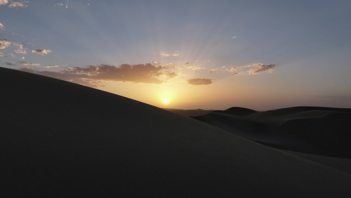 沙漠日出日出FPV第一视角夕阳沙丘太阳