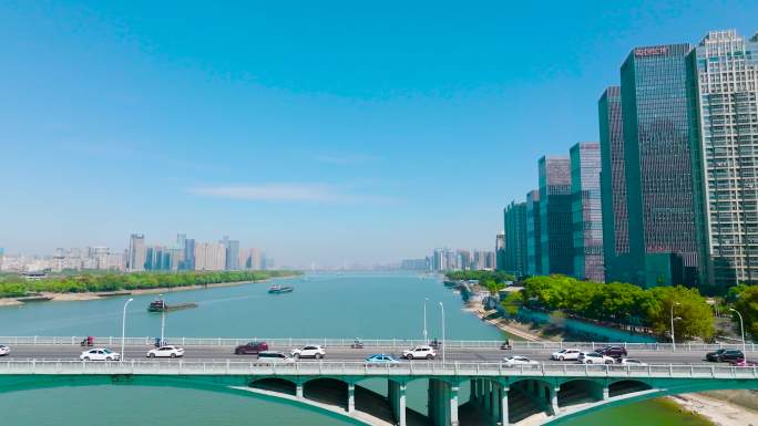 4K航拍长沙市中心一线江景跨湘江大桥
