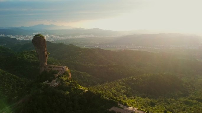 夕阳下承德棒槌山磬锤峰