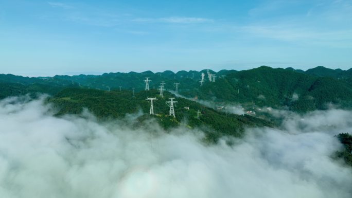 航拍山区云中电网4K