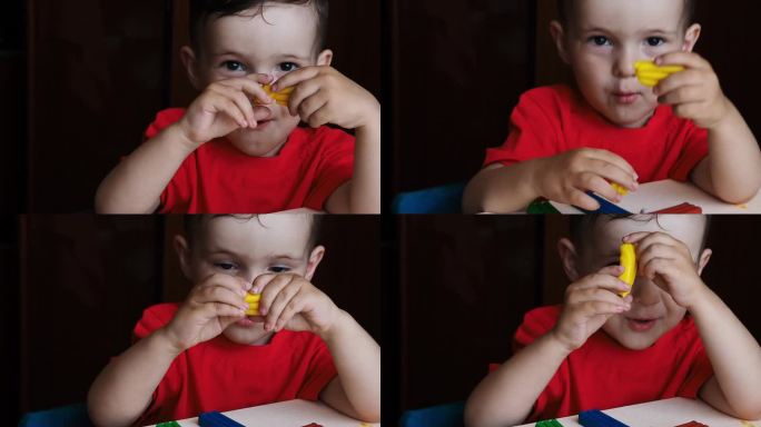 一个小男孩手里拿着彩色橡皮泥的视频。