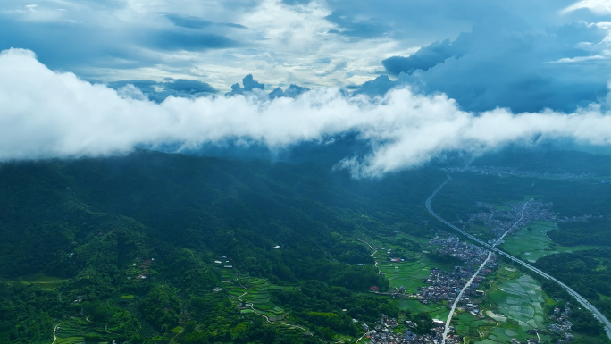 高速路航拍 云雾缭绕烟雨朦胧山村生态宜居