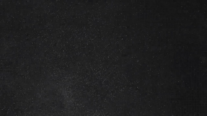 黑色屏幕上的暴风雪特效元素。圣诞视觉效果。