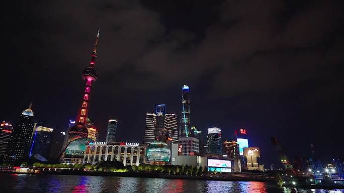 原创上海黄浦江游轮实拍陆家嘴夜景全景视频
