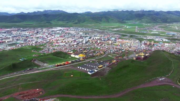 青藏高原果洛州玛沁县航拍
