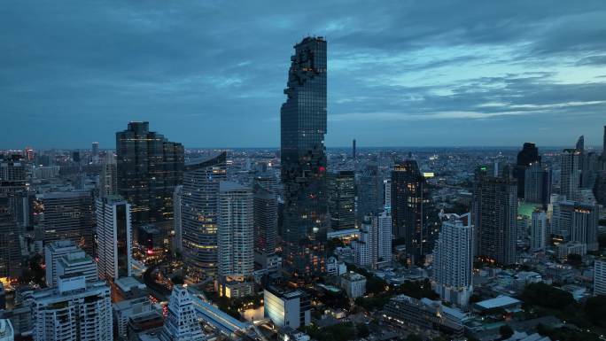 泰国曼谷像素大厦城市高楼建筑夜景航拍风光