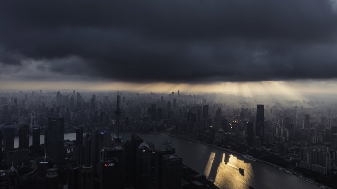 上海浦东陆家嘴中心区暴雨航拍风光