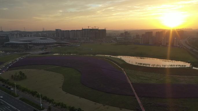 夕阳下宣城市体育中心