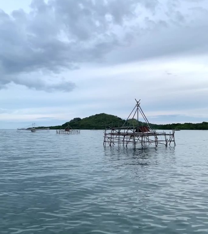 热带岛屿Sappoang海滩，西苏拉威西岛，印度尼西亚。