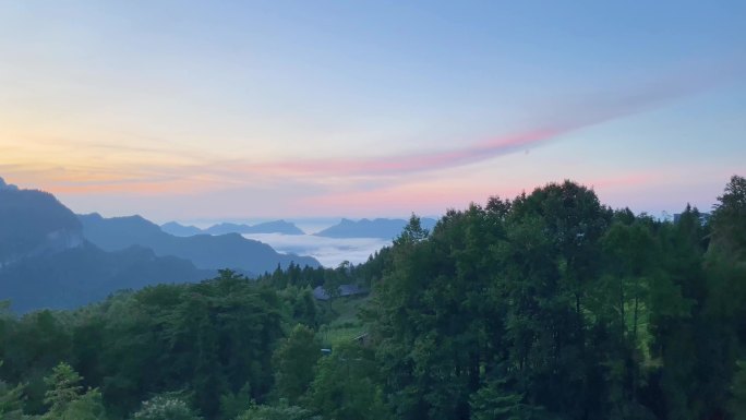 感受大自然的美好大山深处朝霞